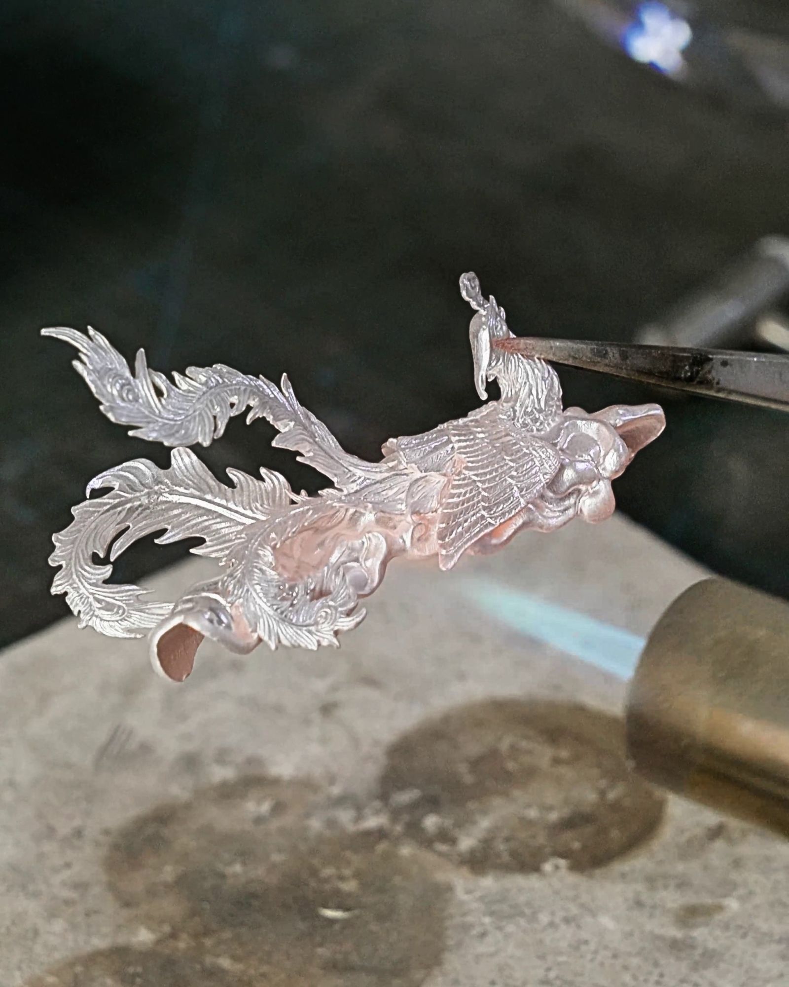 Silver ornament fixed to ceramic without glue